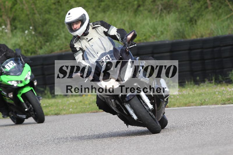 Archiv-2025/10 23.04.2025 Cornu Master School ADR/gruen-vert/34